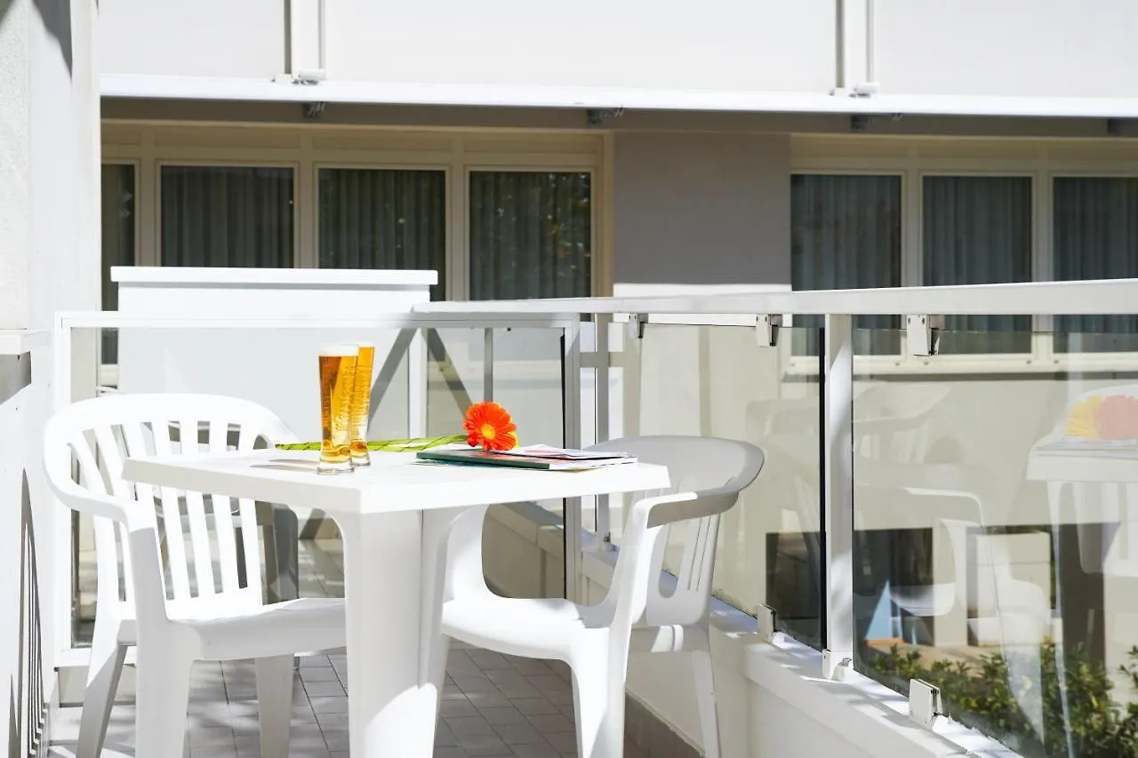 Hotel Mon Pays Rimini 3*,  İtalya