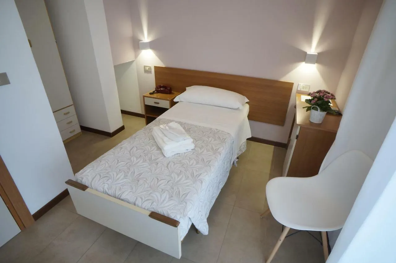 Hotel Mon Pays Rimini İtalya